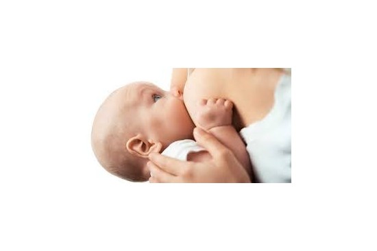 Cólicos en el bebé: ¿es cierto que hay alimentos durante la lactancia materna que le producen gases?